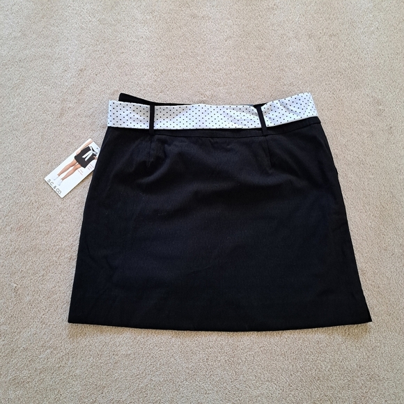 S.C.& Co. Pull On Skort Black Stretch Skort With Tie Belt NWT Size 10 - Picture 9 of 9